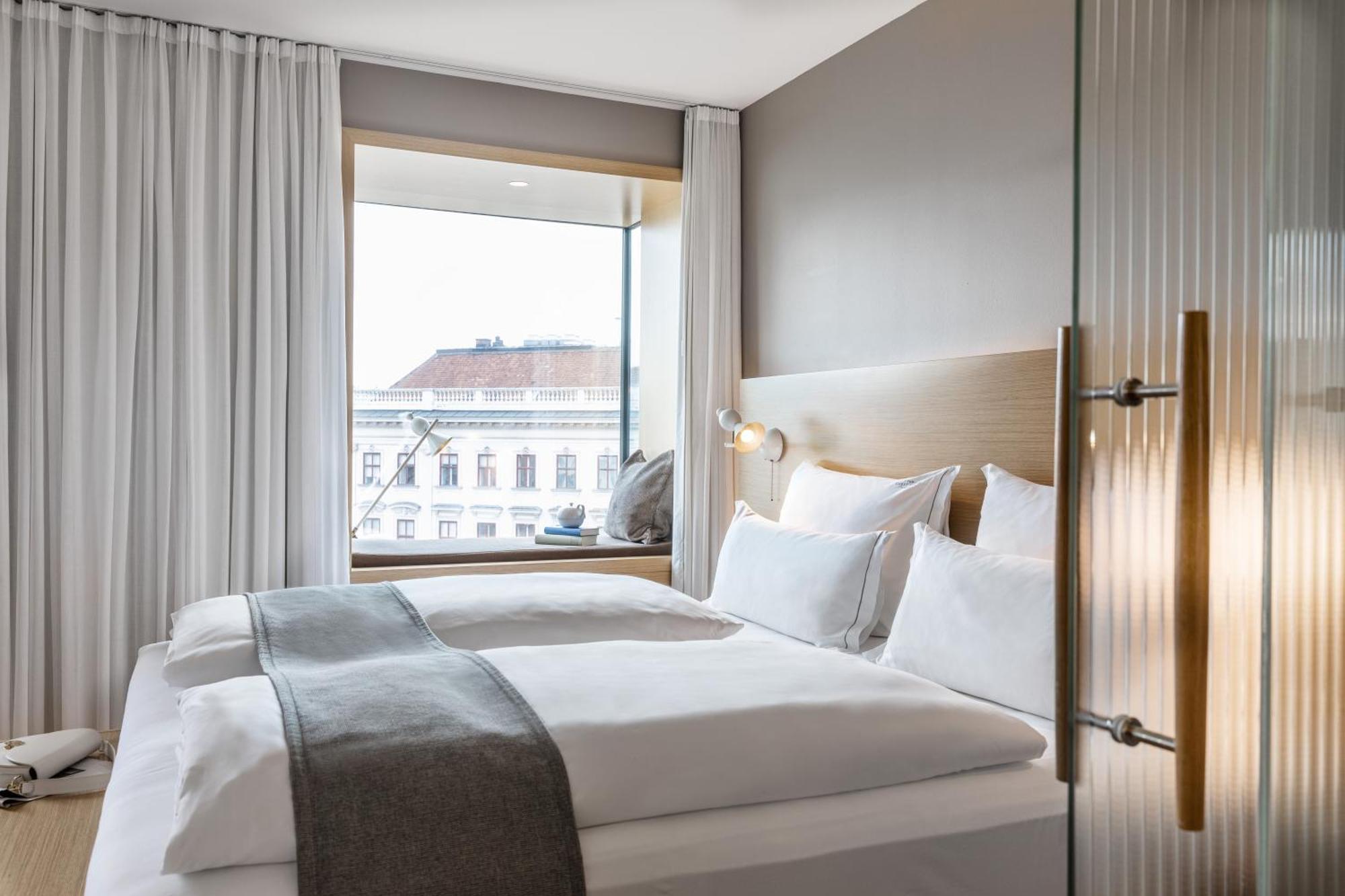 The Guesthouse Wien Eksteriør bilde A room at the hotel