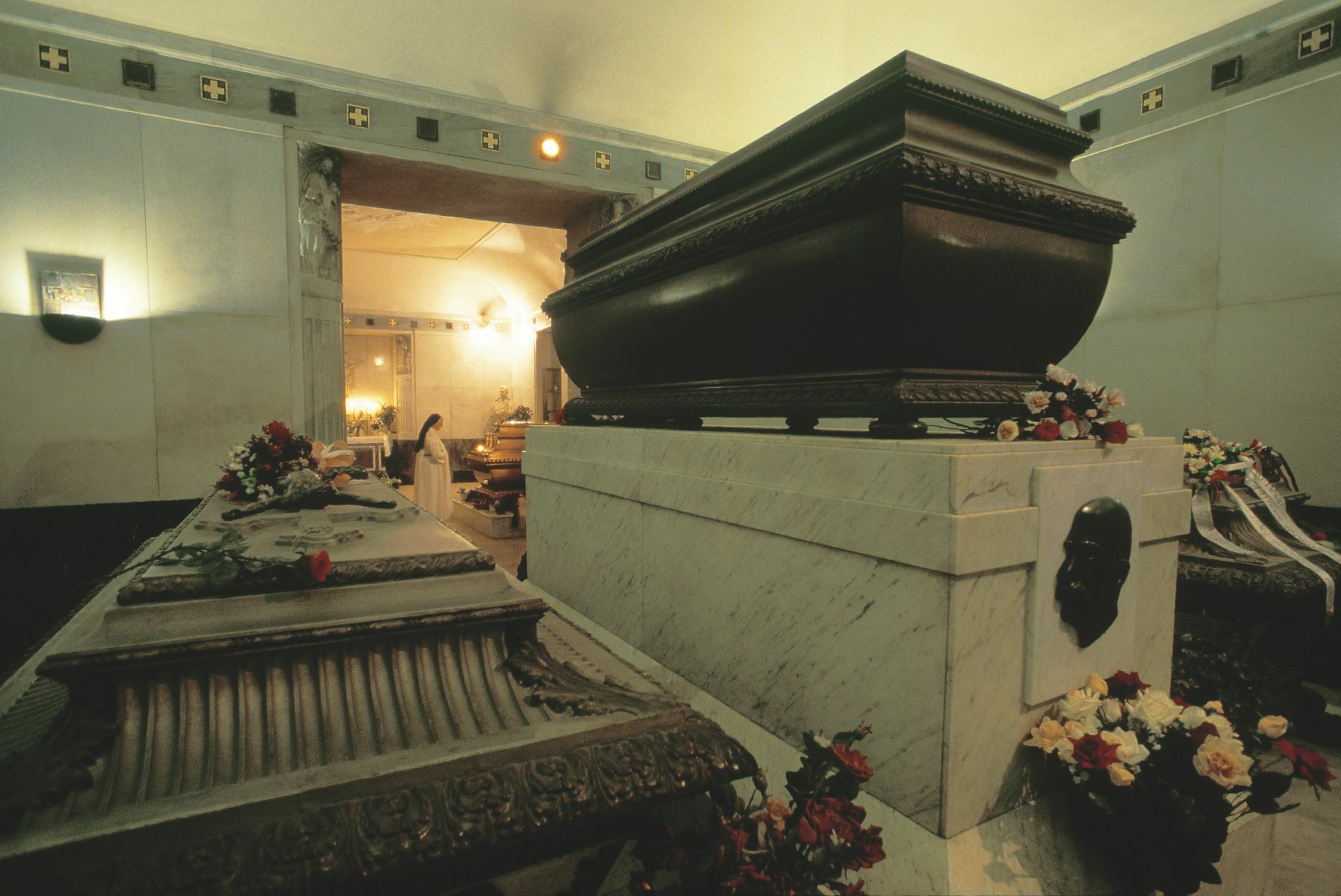 The Guesthouse Wien Eksteriør bilde Tomb of Pope Pius IX